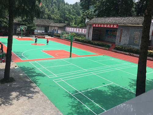 吉首鳳凰縣培民學校塑膠籃球場，羽毛球場順利完工